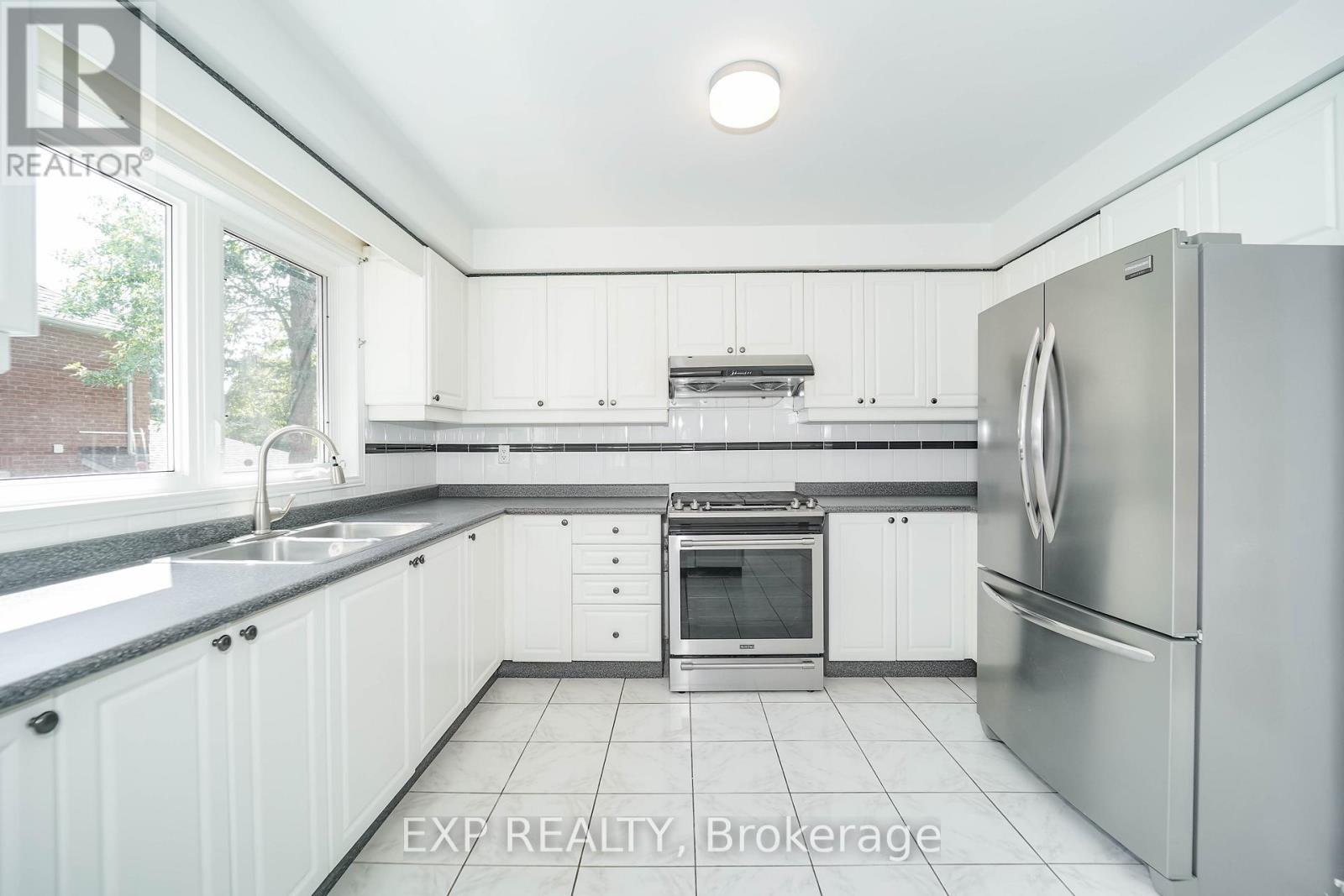 195 Savage Road, Newmarket, Ontario  L3X 1R6 - Photo 5 - N13675052