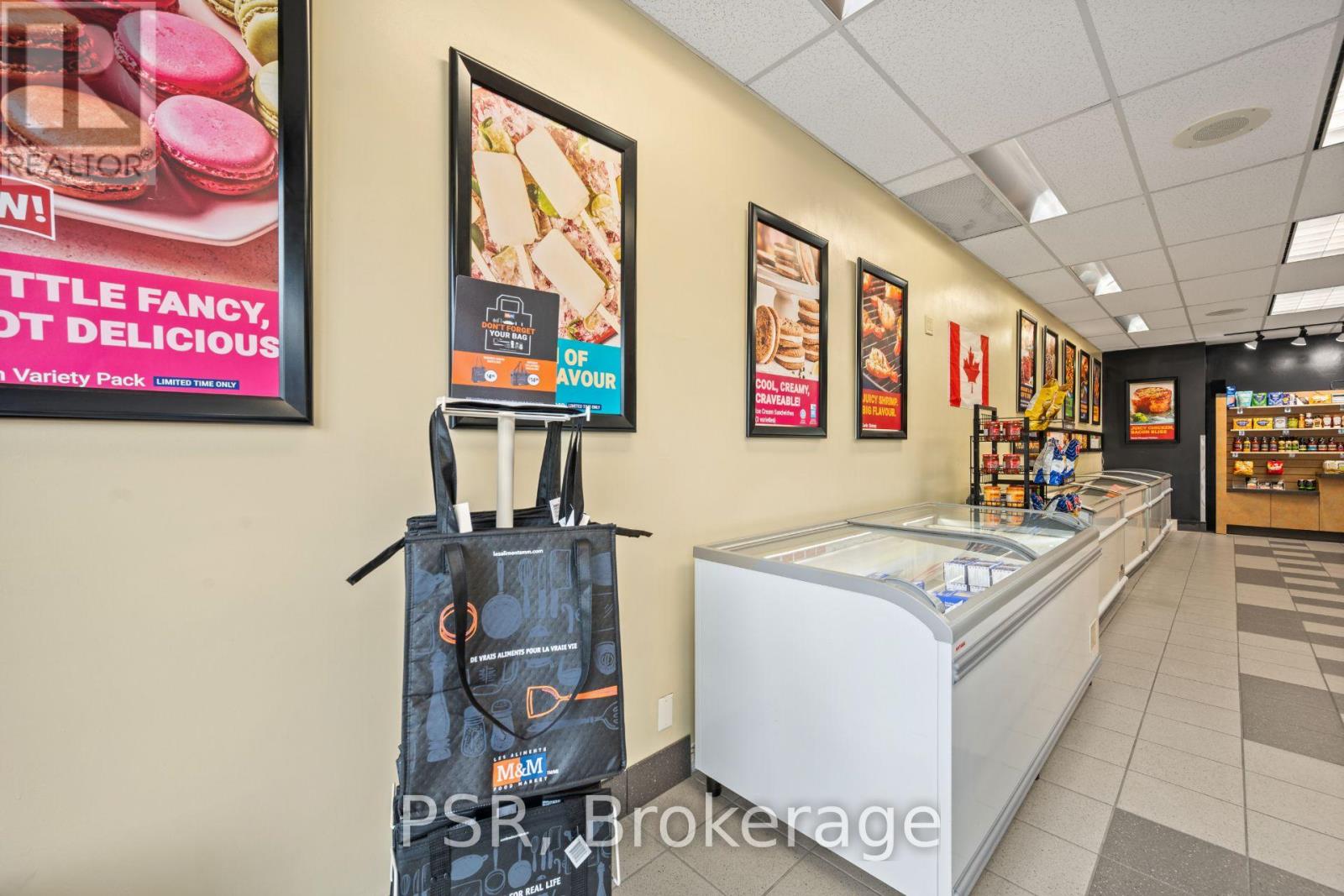 15005 Yonge Street, Aurora, Ontario L4G 1M5 - Photo 3 - N13675054