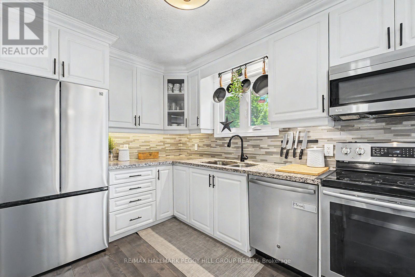 11 Harriet Street, Severn (Coldwater), Ontario  L0K 1E0 - Photo 3 - S13675086