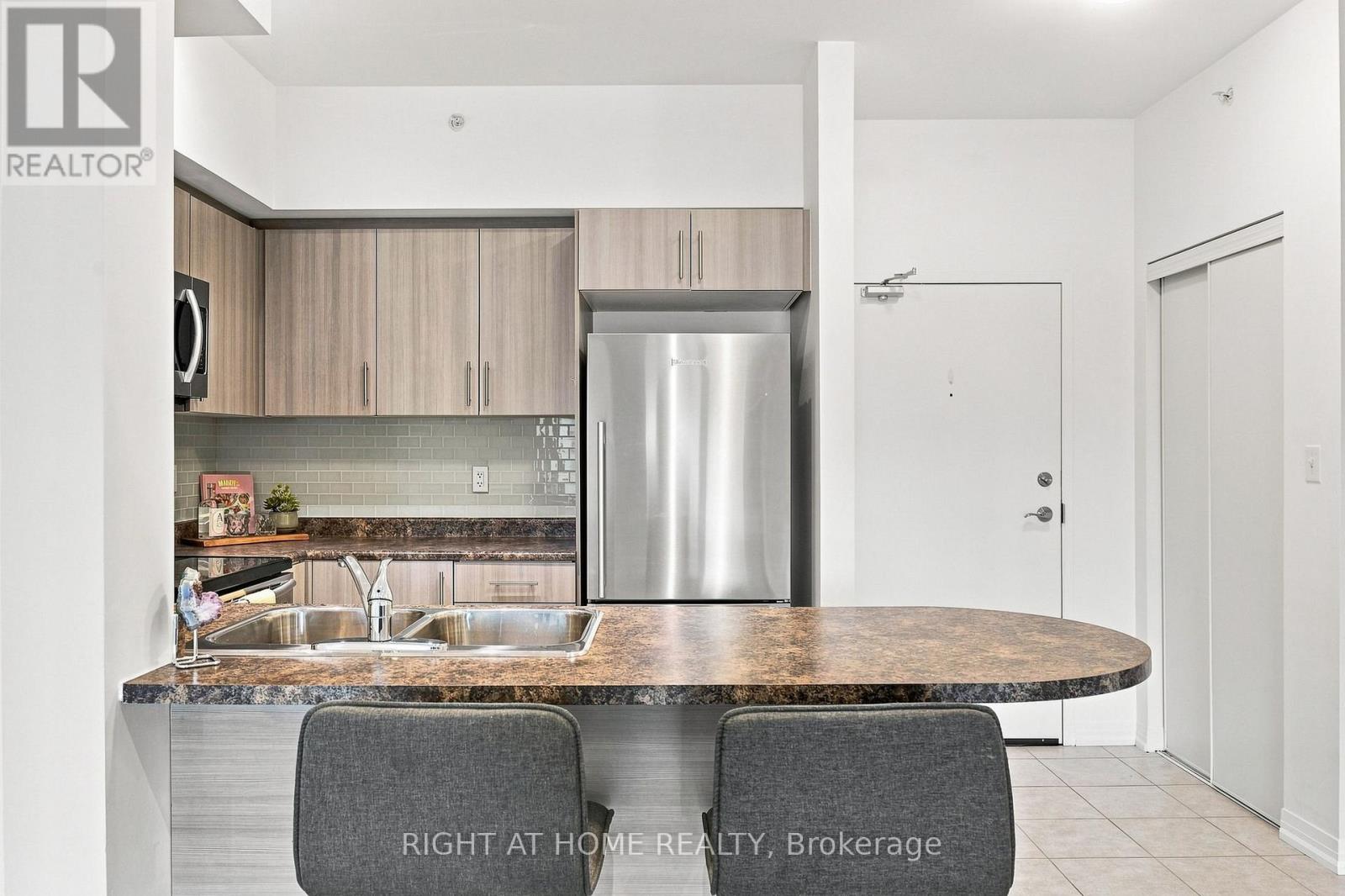 #106 - 299 Cundles Road E, Barrie, Ontario L4M 0K9 - Photo 15 - S13675274