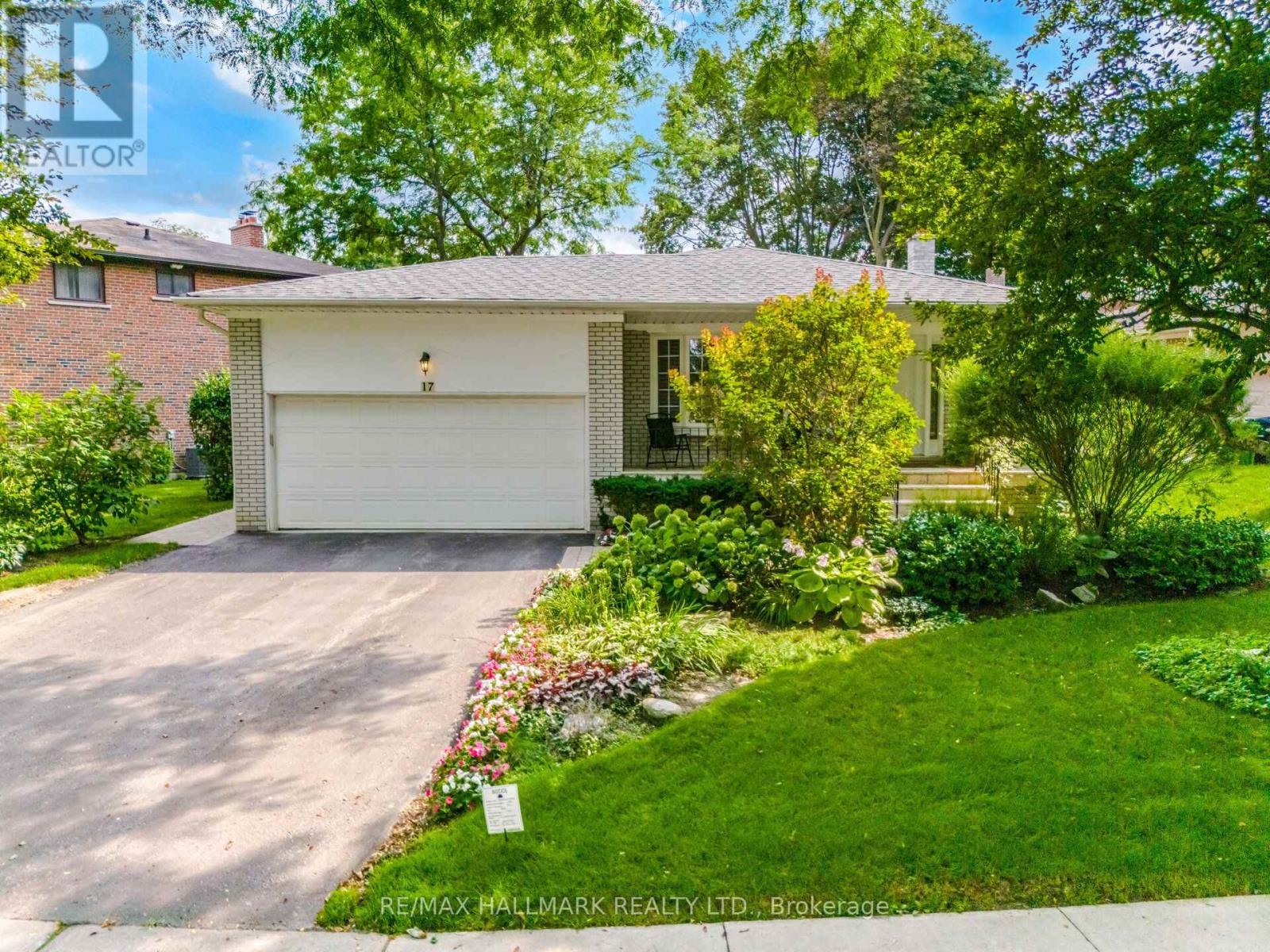 <div class="slider-price">$1,458,000</div><p>17 Wellesbourne Crescent, Toronto, Ontario</p>