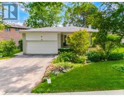 17 WELLESBOURNE CRESCENT, Toronto, Ontario