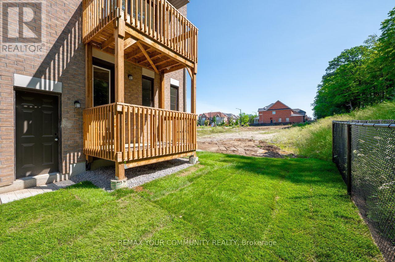 61 Donnacona Drive, Vaughan, Ontario  L4H 0Y6 - Photo 9 - N13662508