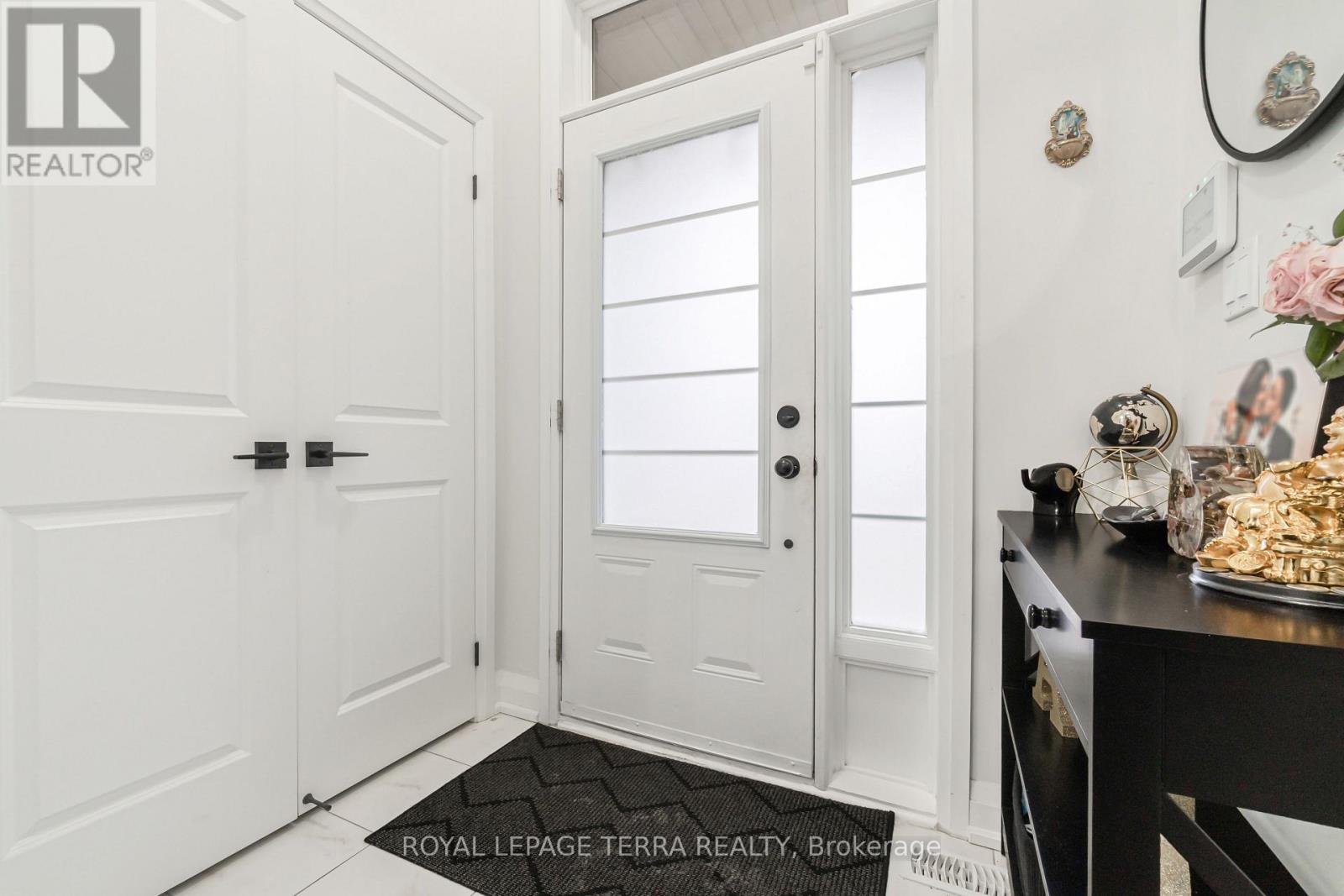 27 Summerbeam Way, Brampton, Ontario  L6Y 6K5 - Photo 4 - W13675084