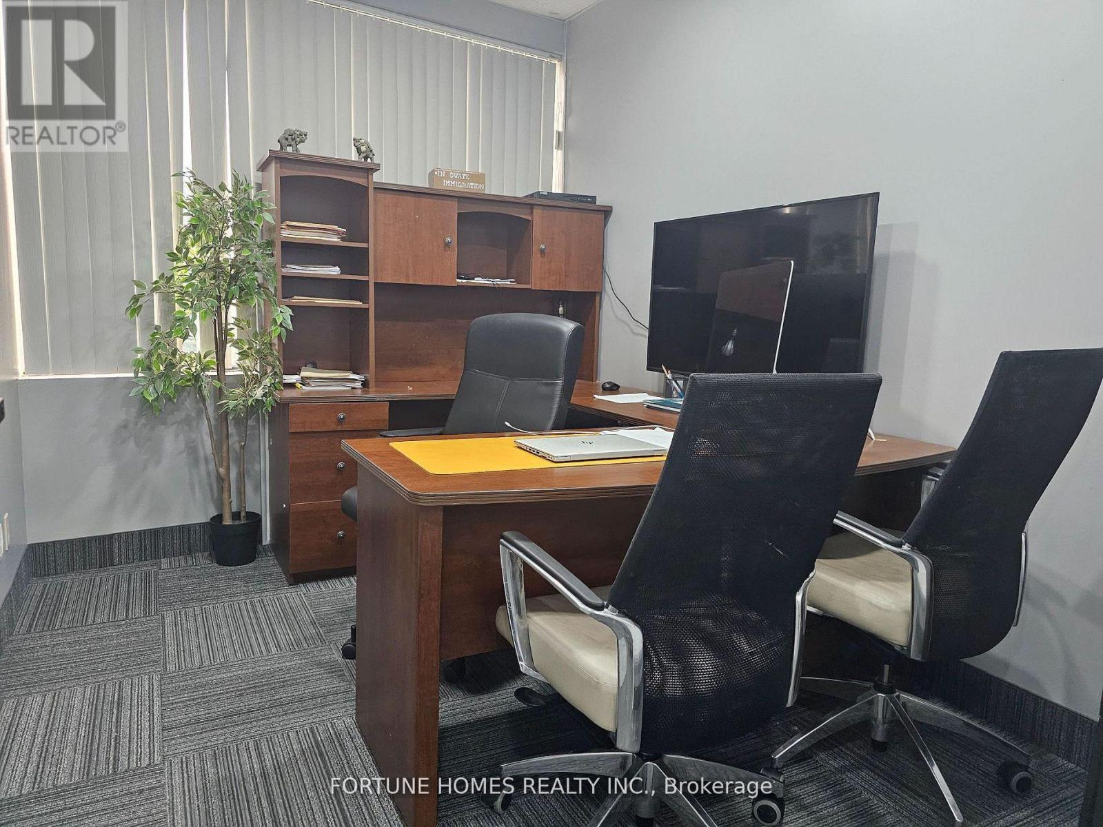 7025 Tomken Road, Mississauga, Ontario L5S 1R6 - Photo 4 - W13675132