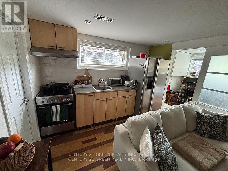 Lower - 28 Jellicoe Avenue, Toronto, Ontario  M8W 1W1 - Photo 3 - W13675196