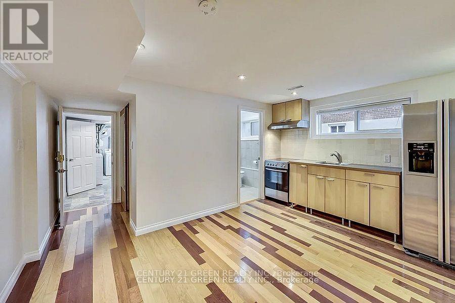 Lower - 28 Jellicoe Avenue, Toronto, Ontario  M8W 1W1 - Photo 4 - W13675196