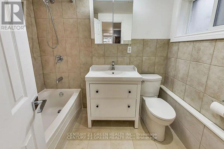 Lower - 28 Jellicoe Avenue, Toronto, Ontario  M8W 1W1 - Photo 7 - W13675196