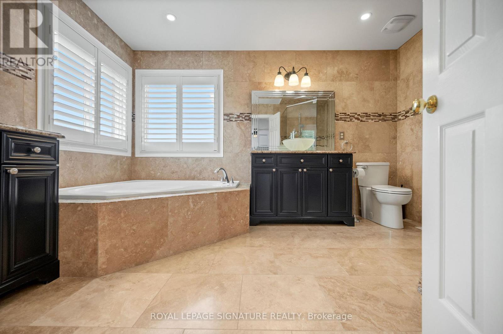 7134 Hallsands Drive, Mississauga, Ontario  L5N 7T2 - Photo 31 - W13675246