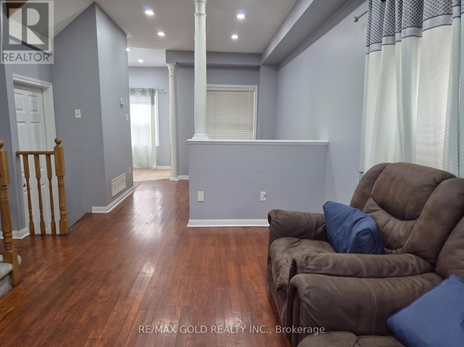 22 Blue Whale Boulevard, Brampton, Ontario  L6R 2M2 - Photo 3 - W13675270
