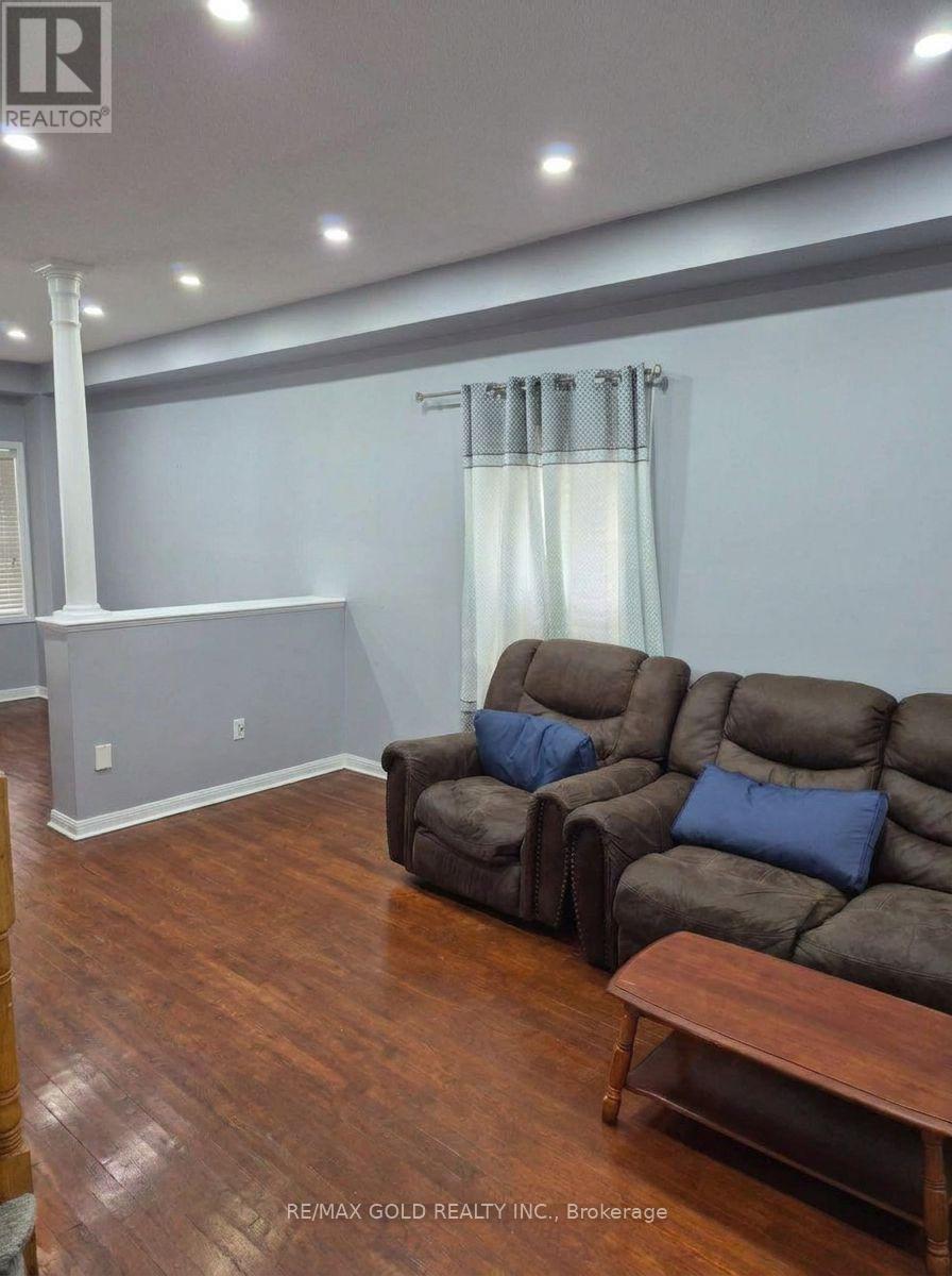 22 Blue Whale Boulevard, Brampton, Ontario  L6R 2M2 - Photo 4 - W13675270