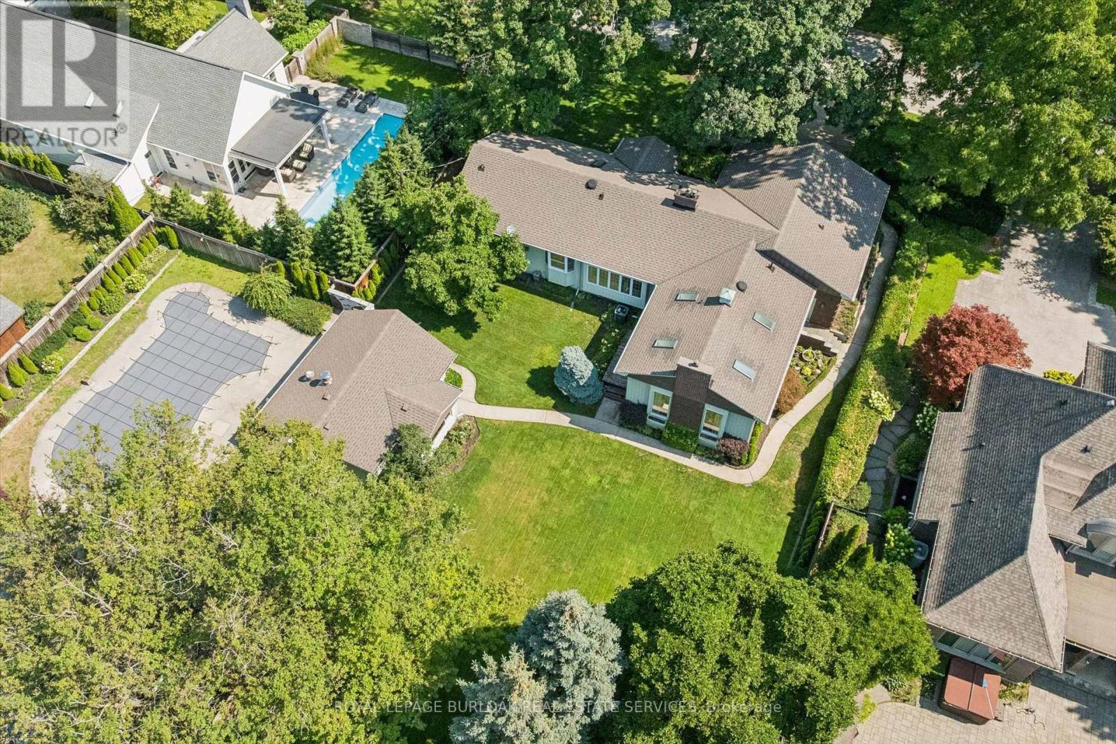 138 Appleby Place, Burlington, Ontario  L7L 2X1 - Photo 3 - W13675272