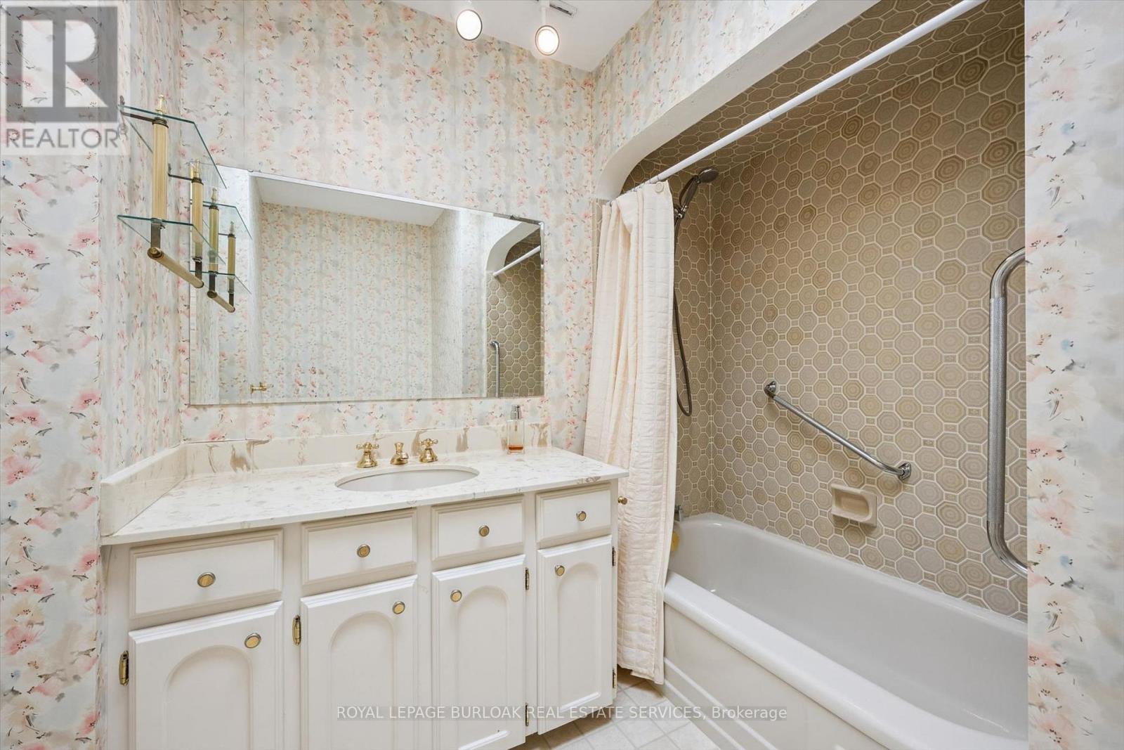 138 Appleby Place, Burlington, Ontario  L7L 2X1 - Photo 30 - W13675272