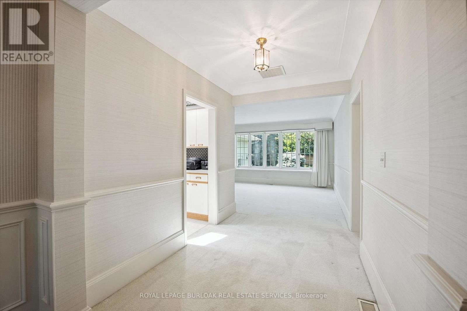 138 Appleby Place, Burlington, Ontario  L7L 2X1 - Photo 6 - W13675272