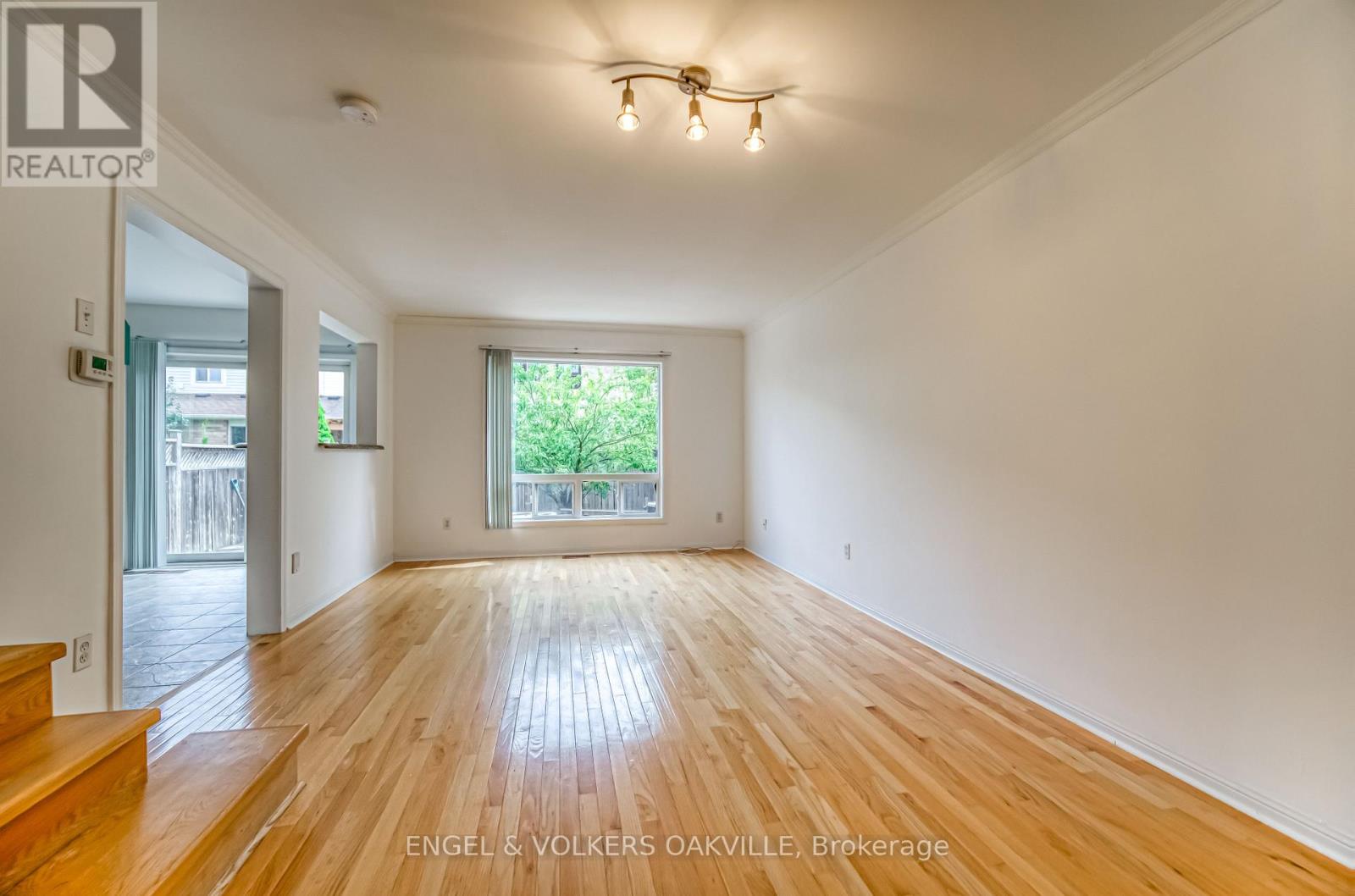 1121 Barclay Circle, Milton, Ontario  L9T 5W4 - Photo 2 - W13675348