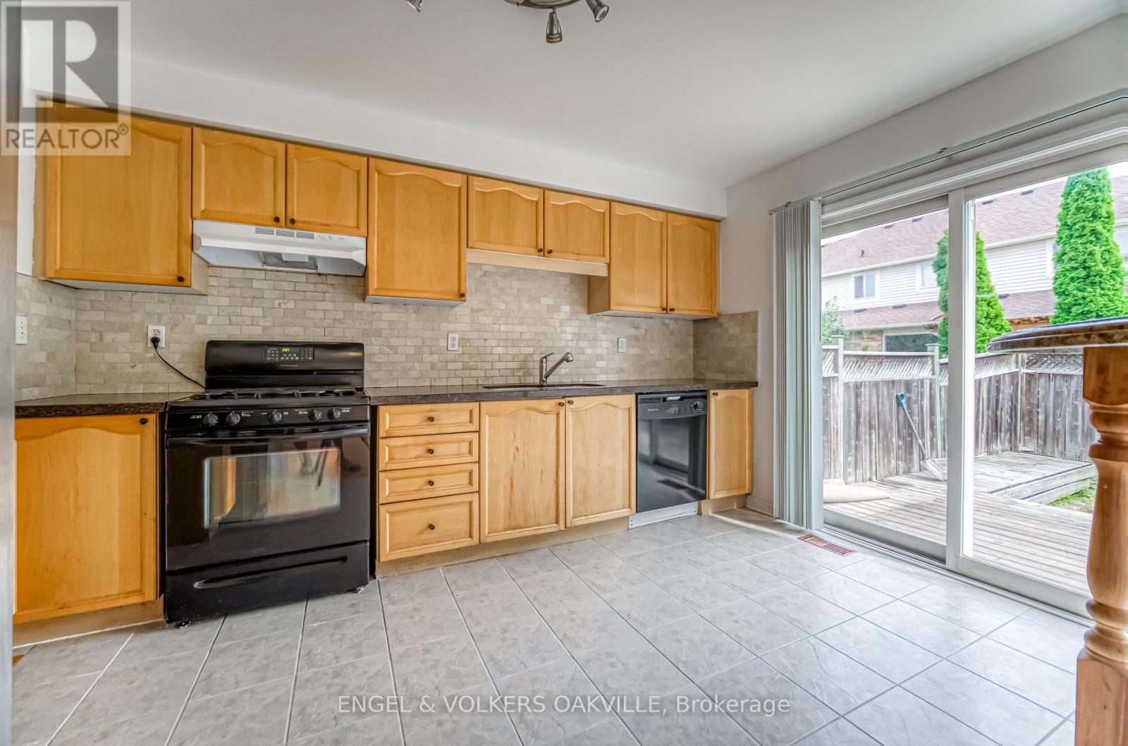 1121 Barclay Circle, Milton, Ontario  L9T 5W4 - Photo 4 - W13675348