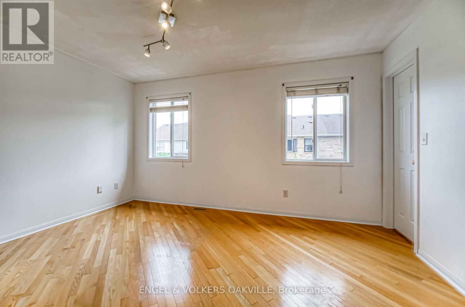 1121 Barclay Circle, Milton, Ontario  L9T 5W4 - Photo 8 - W13675348
