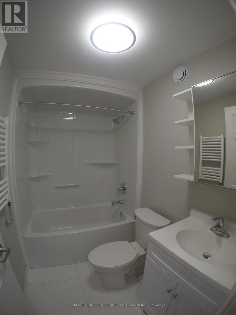 67 Cartwright Avenue, Toronto, Ontario  M6A 1V1 - Photo 5 - W13612296