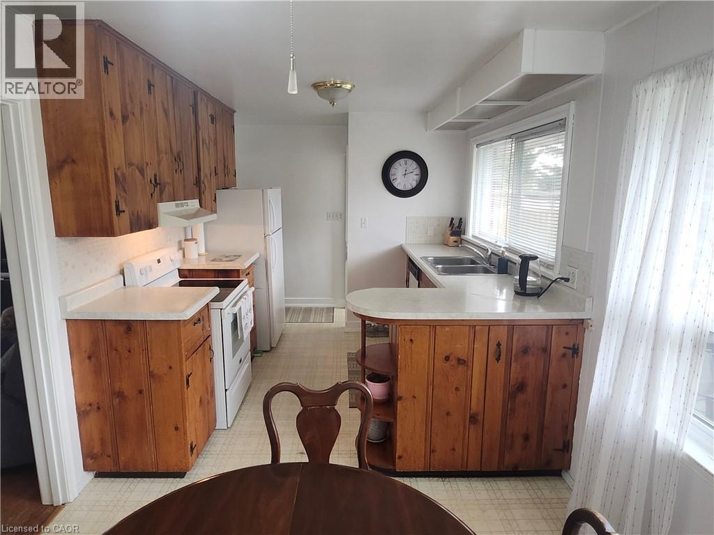 6142 Scott Street, Niagara Falls, Ontario  L2E 3B5 - Photo 11 - 40830521