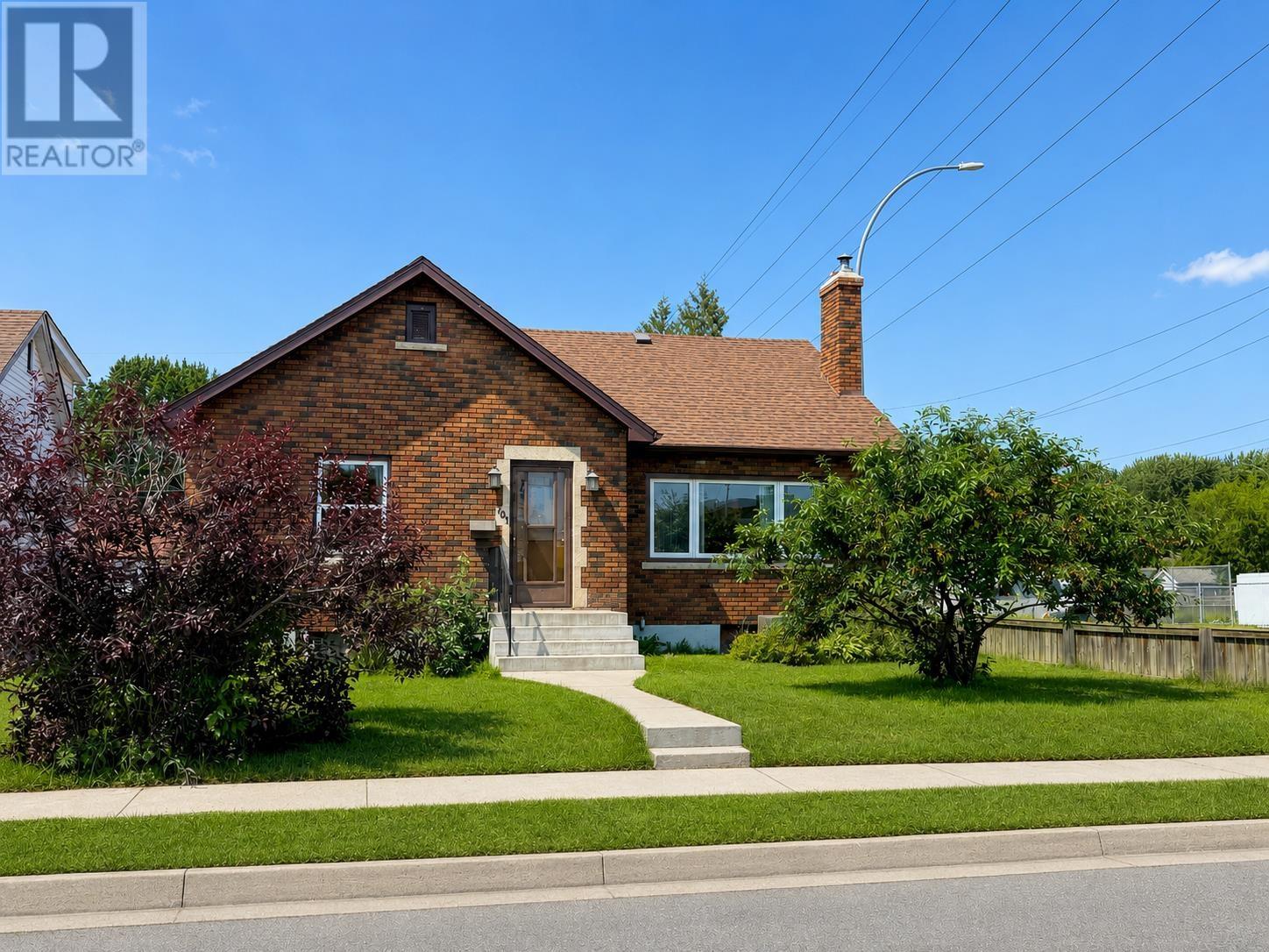 701 Sprague Street, Thunder Bay, Ontario