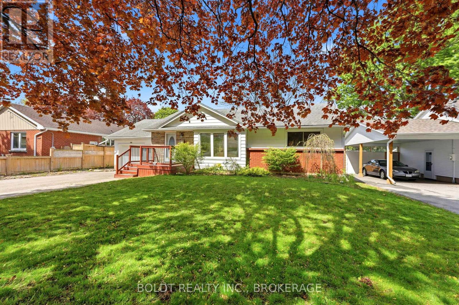 23 Woodelm Drive, St. Catharines, Ontario  L2M 4N5 - Photo 1 - X13675510