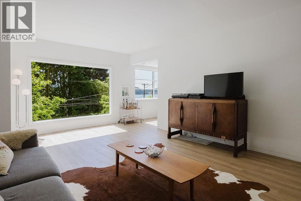 915 Marine Drive, Gibsons, British Columbia  V0N 1V1 - Photo 5 - R3155763
