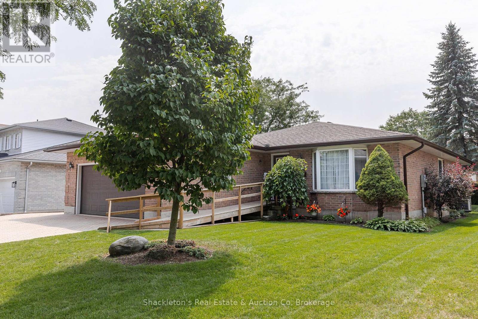 229 Briarhill Drive, Stratford, Ontario  N5A 7T1 - Photo 2 - X13675500