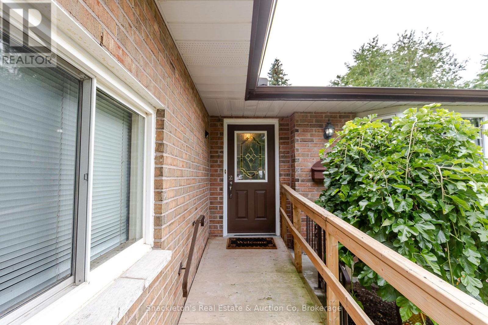 229 Briarhill Drive, Stratford, Ontario  N5A 7T1 - Photo 3 - X13675500