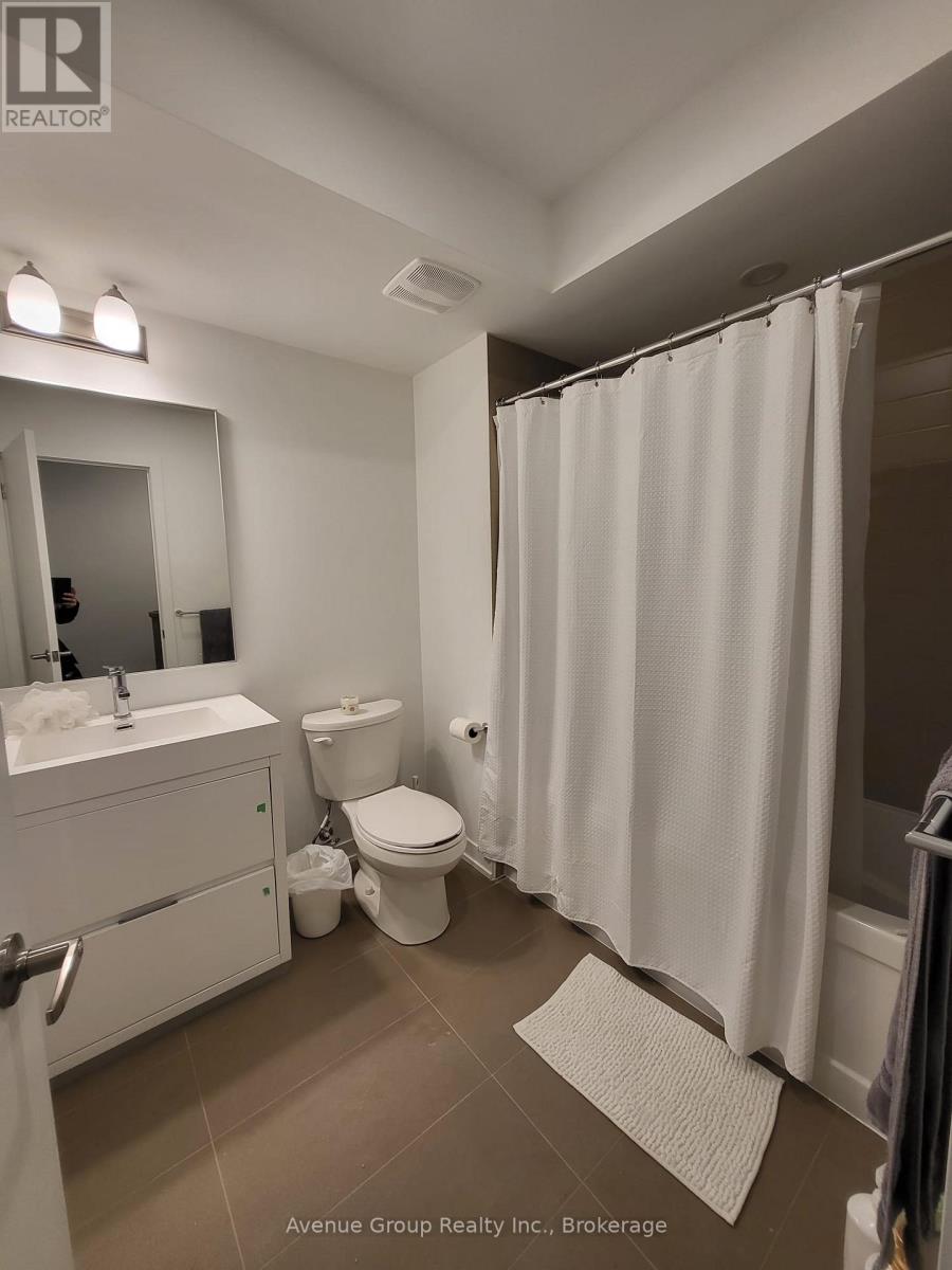 60 Hooyo Terrace, Toronto, Ontario  M6A 0E2 - Photo 12 - C13675360