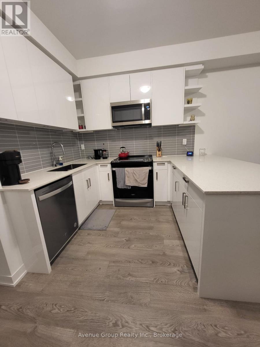 60 Hooyo Terrace, Toronto, Ontario  M6A 0E2 - Photo 4 - C13675360