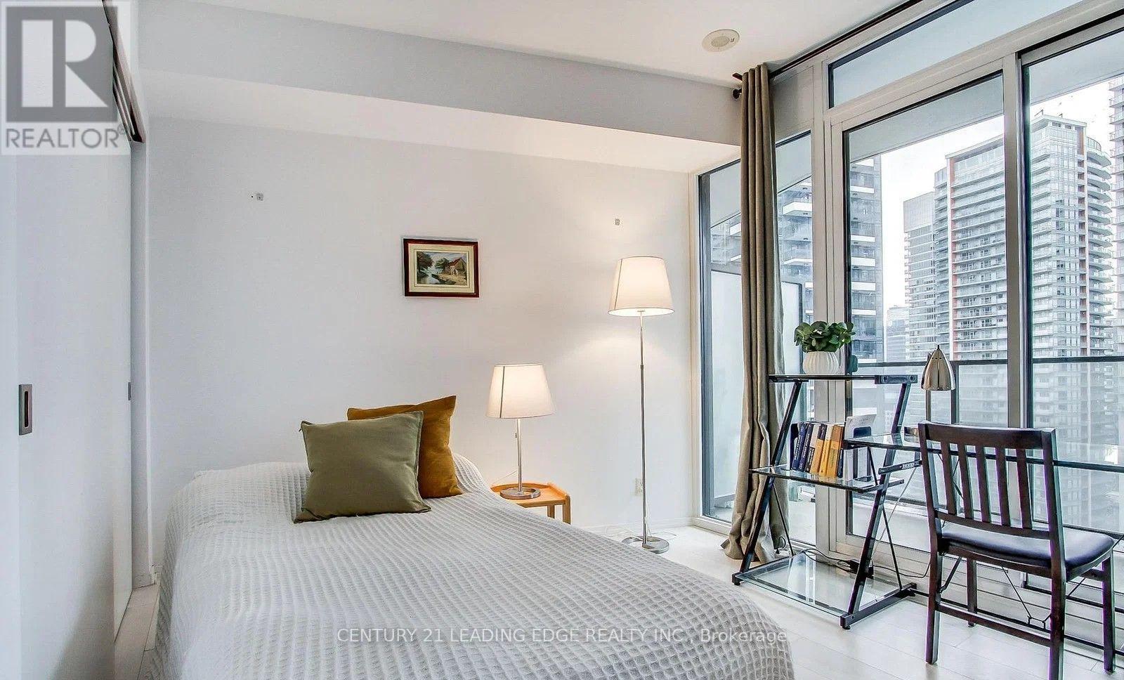 2512 - 125 Peter Street, Toronto, Ontario  M5V 0M2 - Photo 3 - C13675366
