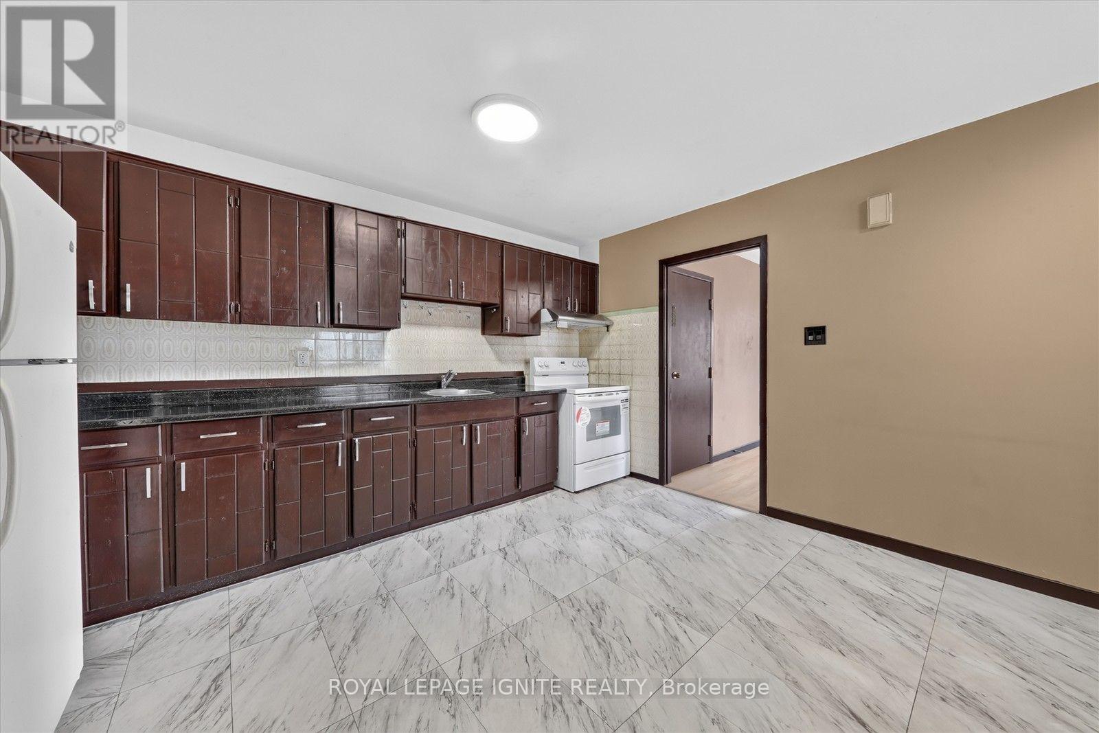 Upper - 88 South Edgely Avenue, Toronto, Ontario  M1N 3L1 - Photo 13 - E13675450