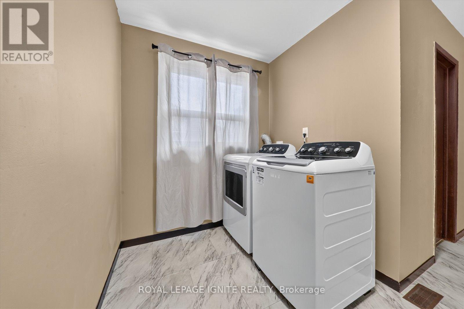 Upper - 88 South Edgely Avenue, Toronto, Ontario  M1N 3L1 - Photo 17 - E13675450