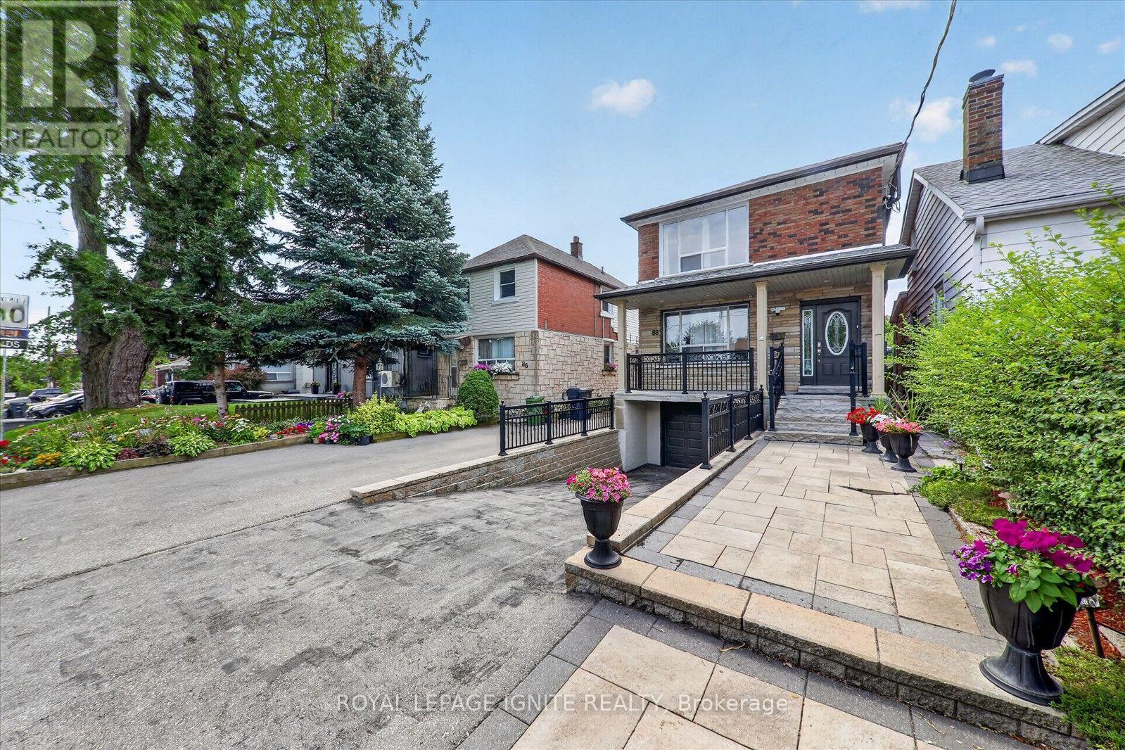 Upper - 88 South Edgely Avenue, Toronto, Ontario  M1N 3L1 - Photo 3 - E13675450