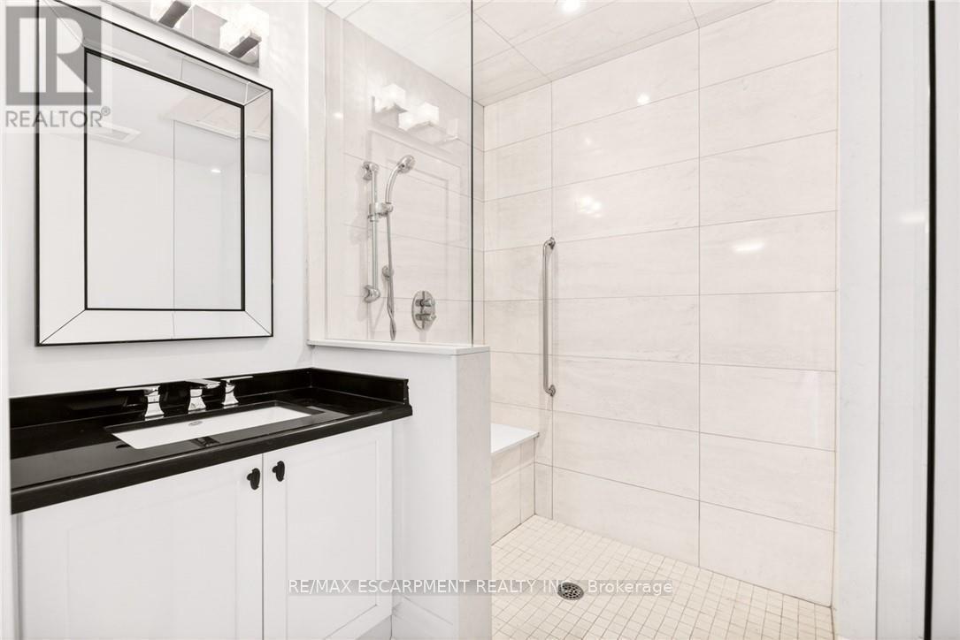 1670 Medad Springs Court, Burlington, Ontario  L8P 0B7 - Photo 12 - W13675362