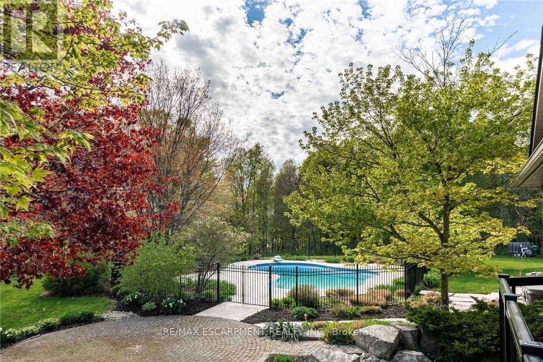 1670 Medad Springs Court, Burlington, Ontario  L8P 0B7 - Photo 3 - W13675362