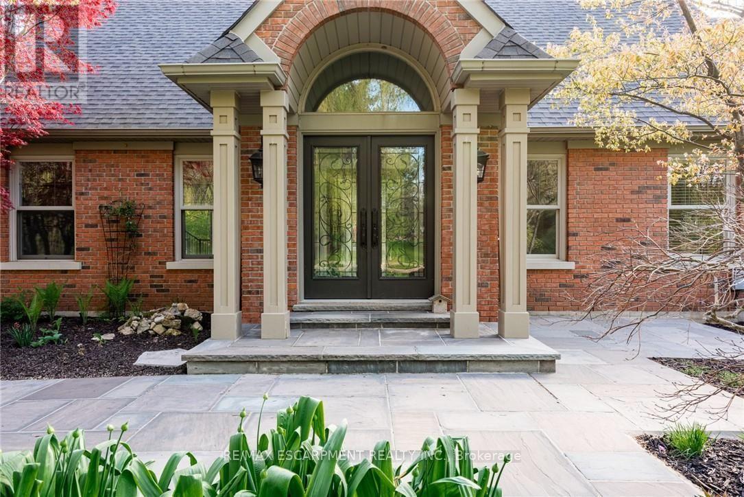1670 Medad Springs Court, Burlington, Ontario  L8P 0B7 - Photo 6 - W13675362