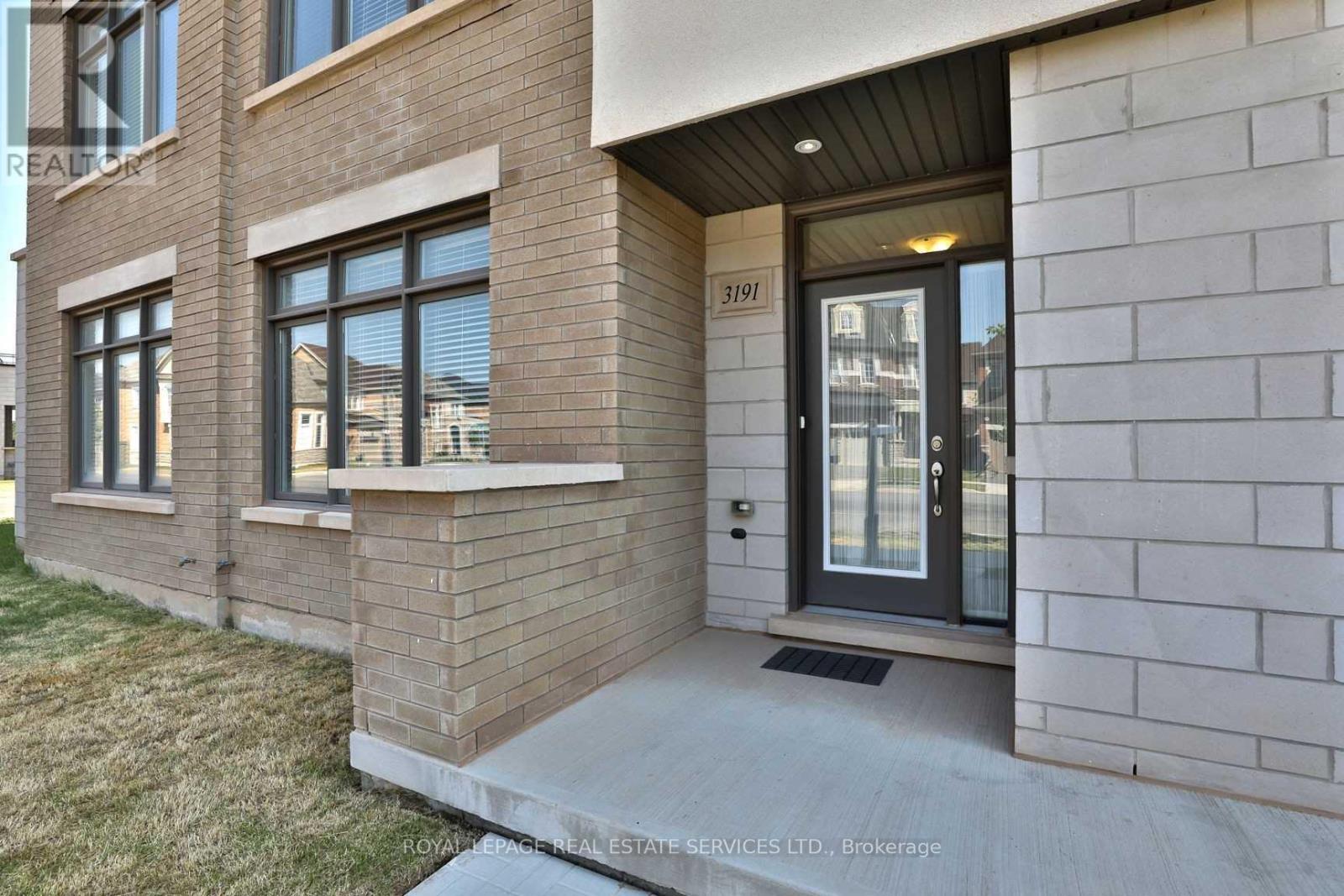 3191 Ernest Appelbe Boulevard, Oakville, Ontario  L6H 0P1 - Photo 2 - W13675396