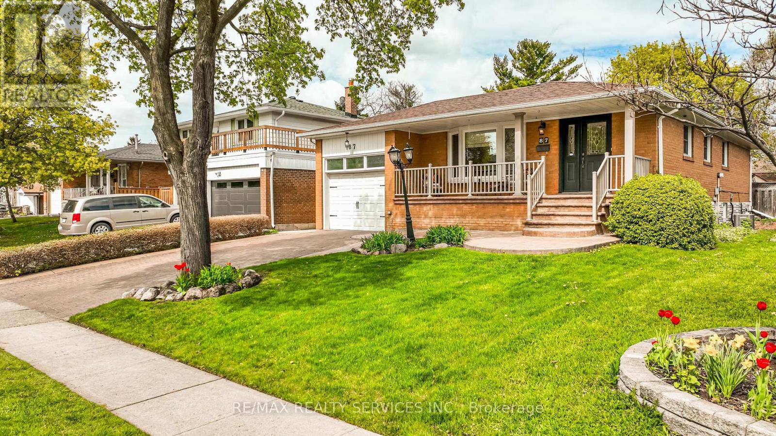 87 Ambleside Drive, Brampton, Ontario  L6Y 1C1 - Photo 2 - W13675466
