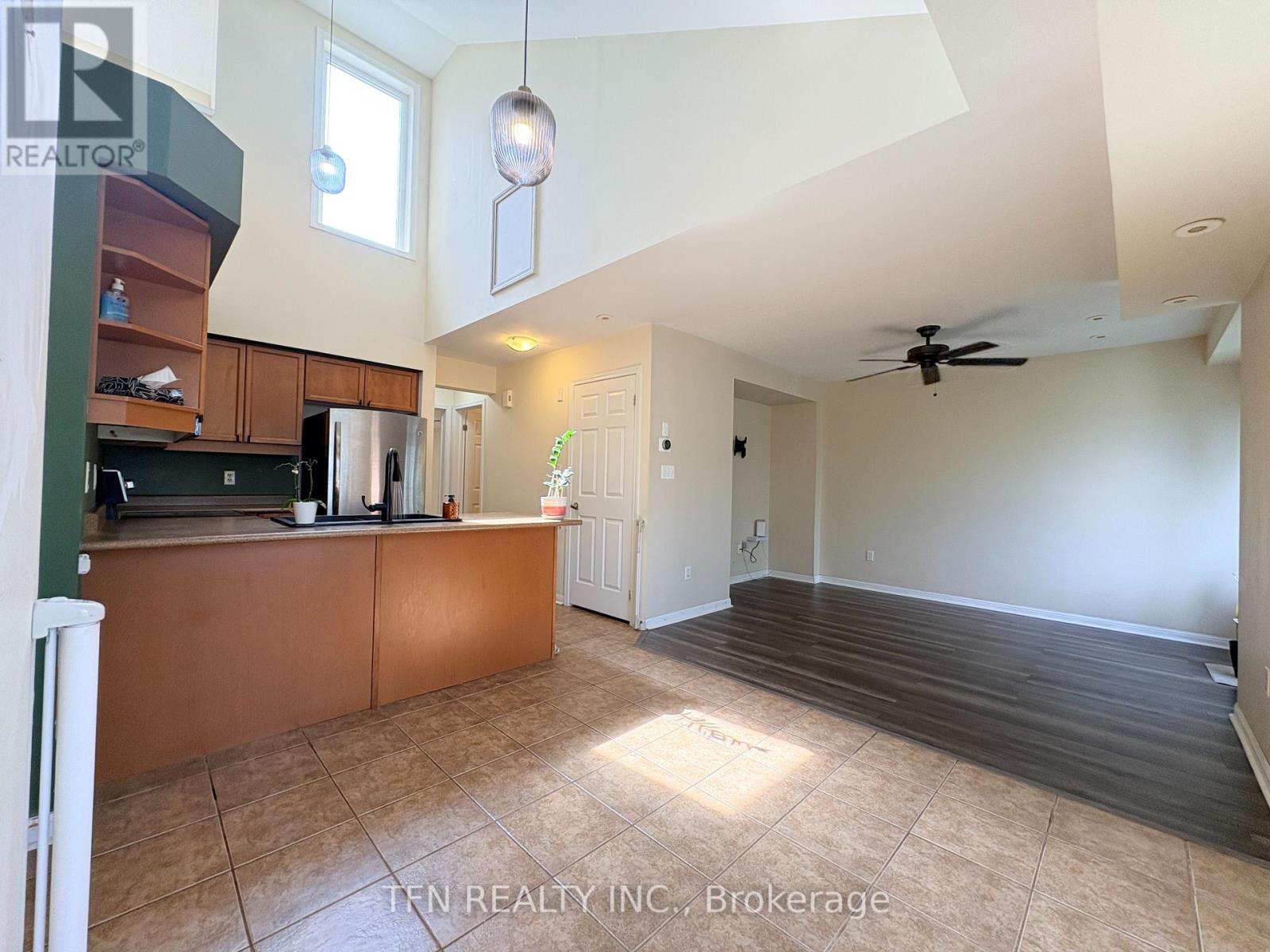 3 - 588 Shoreline Drive, Mississauga, Ontario  L5B 0A8 - Photo 3 - W13675468
