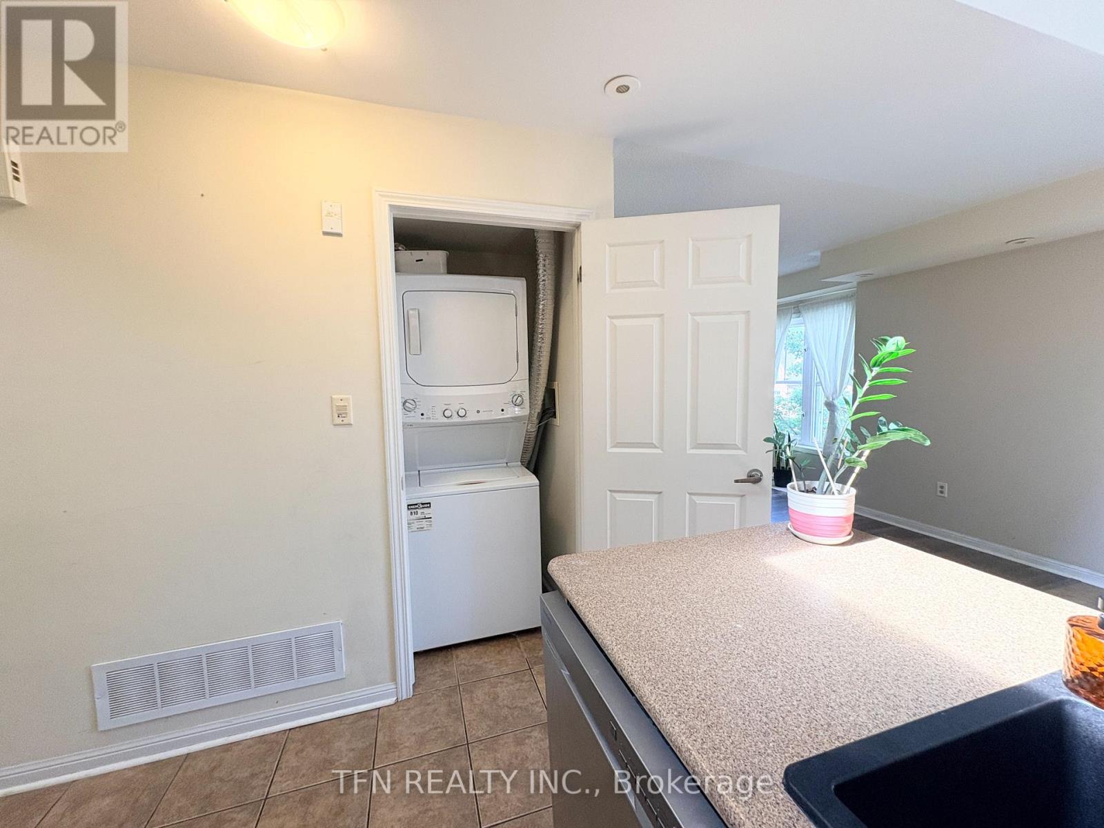 3 - 588 Shoreline Drive, Mississauga, Ontario  L5B 0A8 - Photo 38 - W13675468