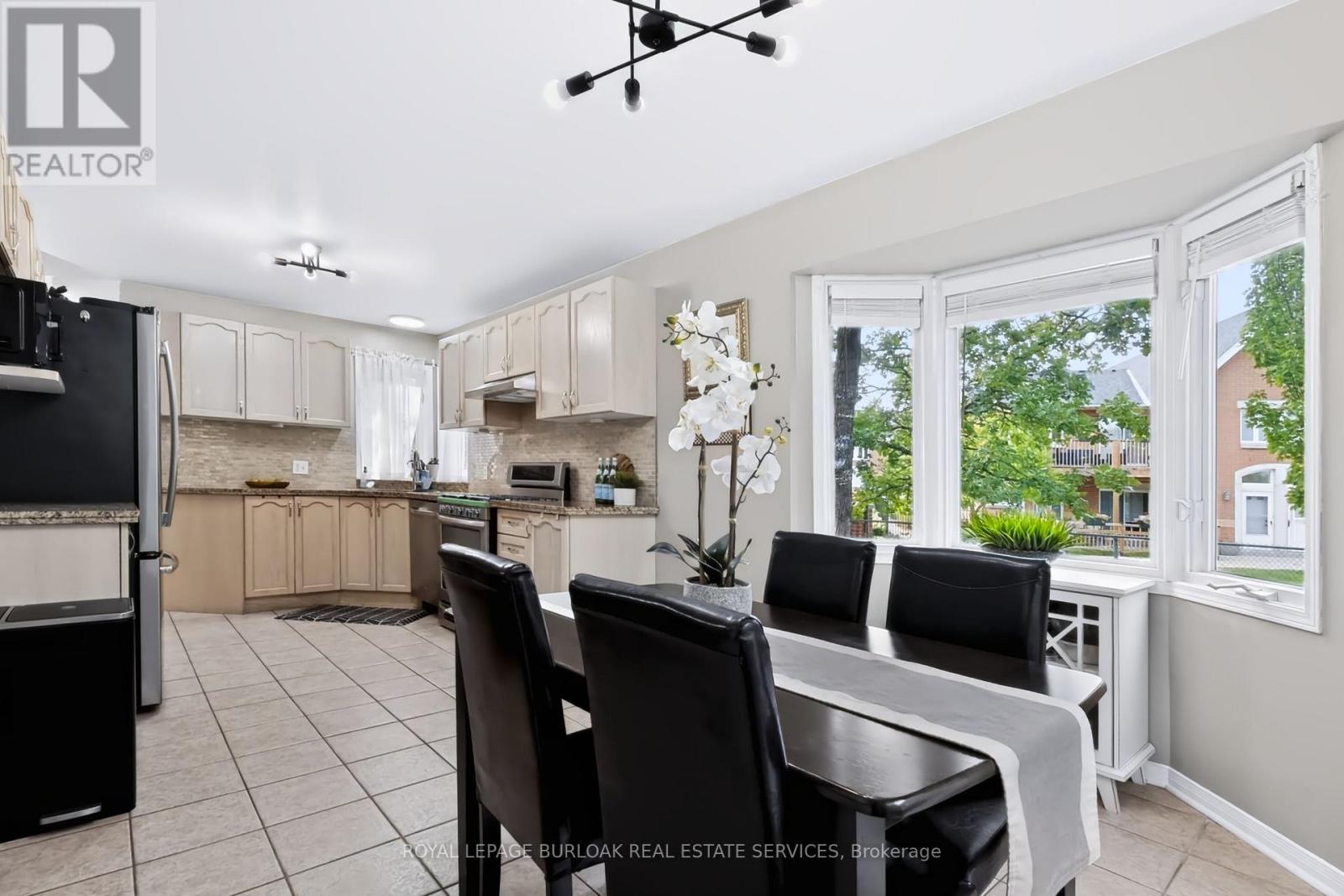 4130 Foxwood Drive, Burlington, Ontario  L7M 4L3 - Photo 11 - W13675470