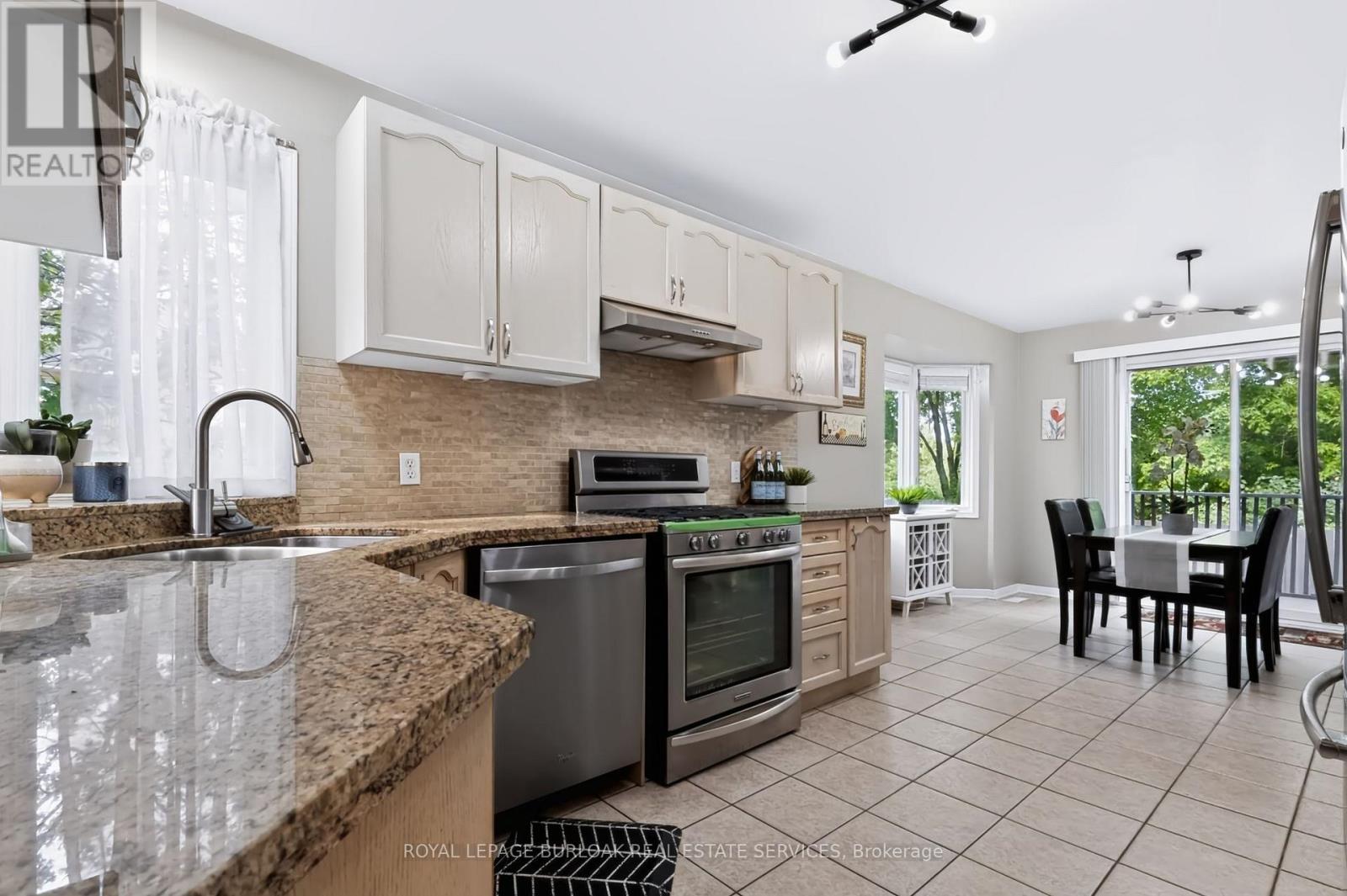 4130 Foxwood Drive, Burlington, Ontario  L7M 4L3 - Photo 9 - W13675470
