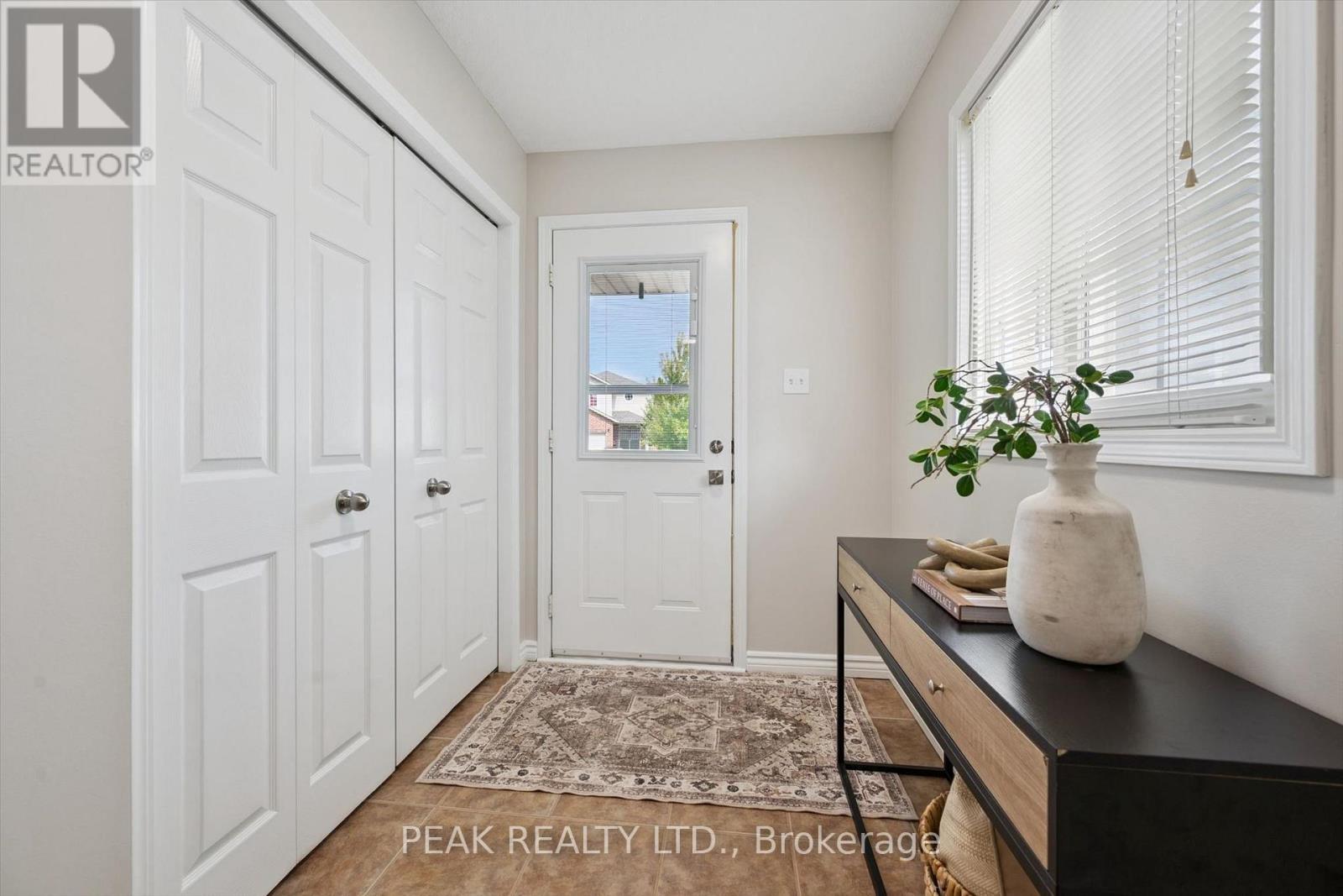 166 Windflower Drive, Kitchener, Ontario  N2E 3T2 - Photo 5 - X13675406