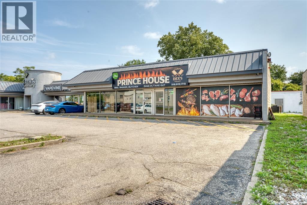 MLS# 26019843: 2814 HOWARD AVE, Windsor, Canada