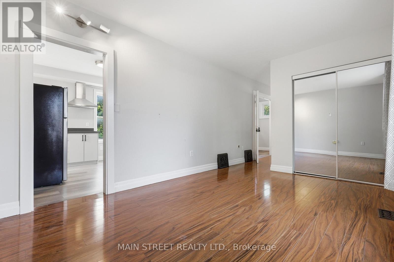 12 Vincent Street, Newmarket, Ontario  L3Y 4G2 - Photo 7 - N13674000