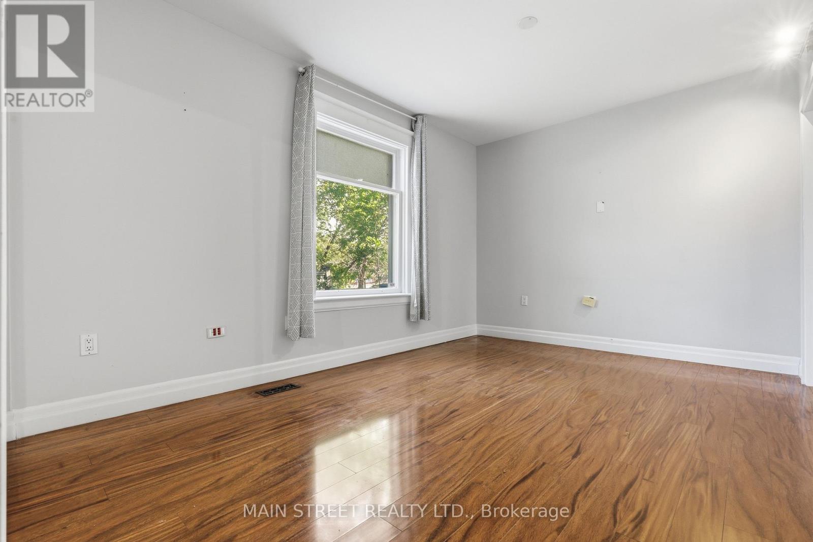 12 Vincent Street, Newmarket, Ontario L3Y 4G2 - Photo 8 - N13674004
