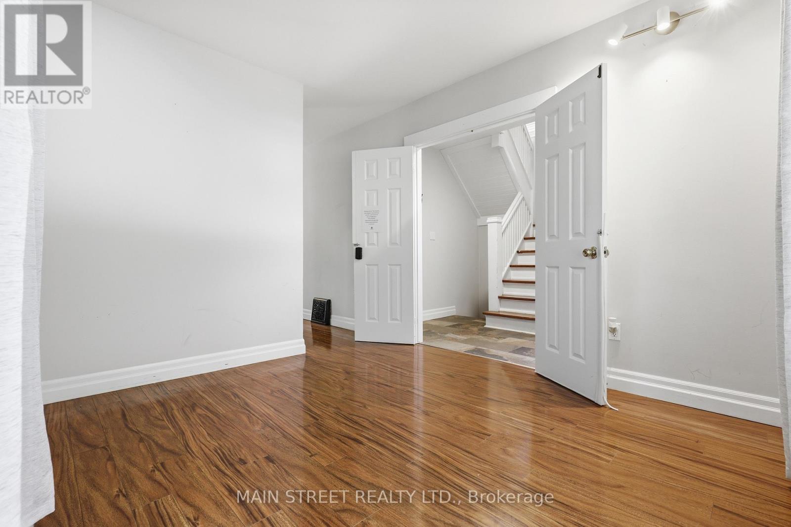 12 Vincent Street, Newmarket, Ontario  L3Y 4G2 - Photo 5 - N13674000
