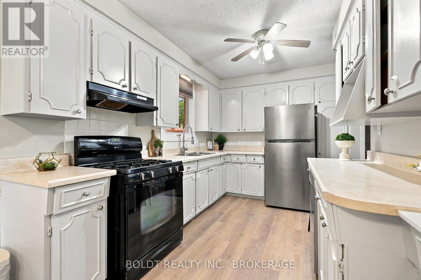 11 Abraham Drive, St. Catharines (Lakeshore), Ontario  L2M 6K7 - Photo 11 - X13675608