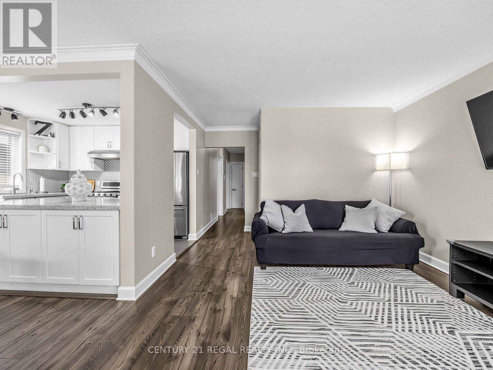 281 Thistle Down Boulevard, Toronto, Ontario  M9V 1K6 - Photo 10 - W13669828